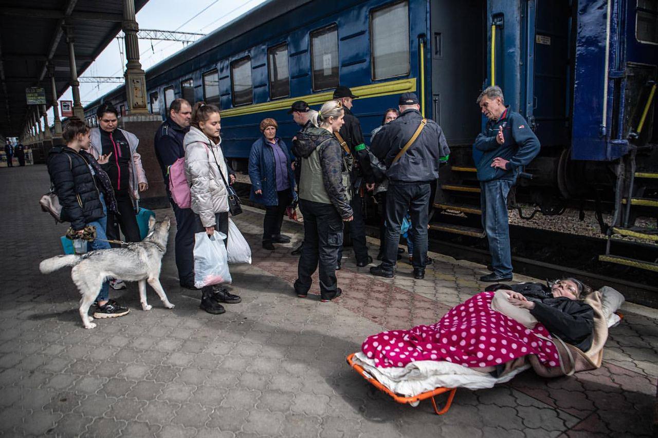 В Харькове из опасного района спасена женщина с рассеянным склерозом